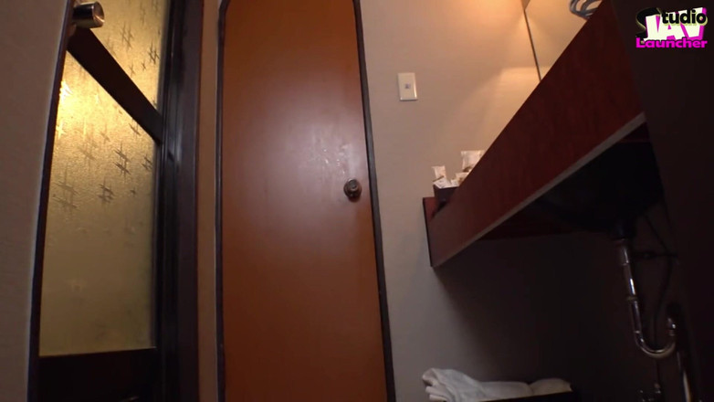 Studio JAV Launcher: Var som helst kyssa-en mjuk-lippad skönhet förvandlar hela dagen till...