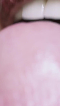 Blowjob lidah sensual