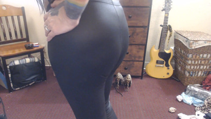 Abby Anna: Ass thrust jiggle cellulite bounce