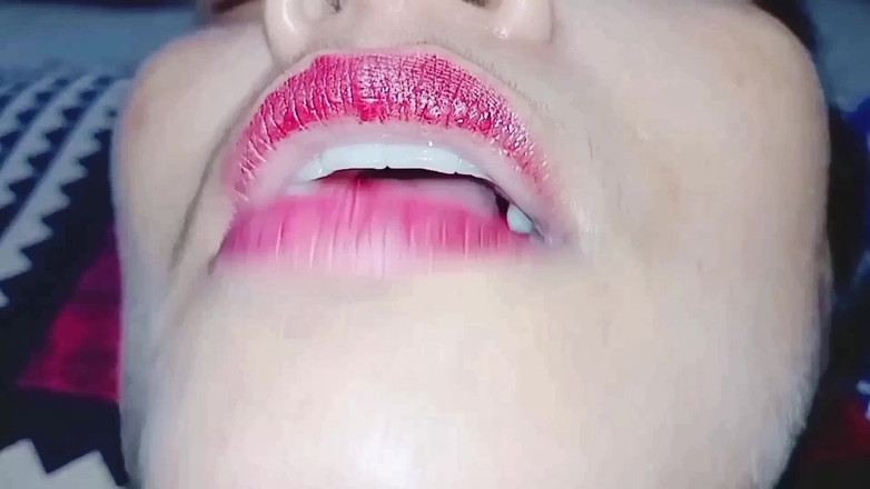 Village studio: Зведений брат дарує неперевершене задоволення своїй зведеній сестрі, облизуючи її пизду