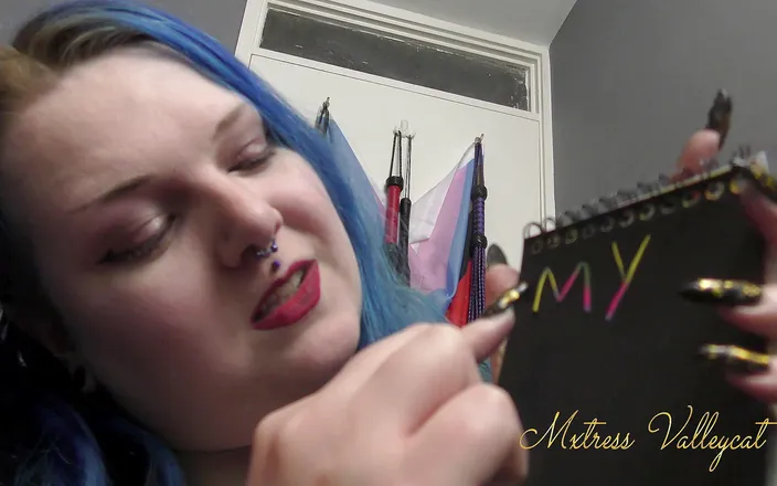 Mxtress Valleycat: Gold foil nails scratching ASMR
