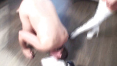 Femdom Austria: Tretender sklave bekommt eine sexy dominante