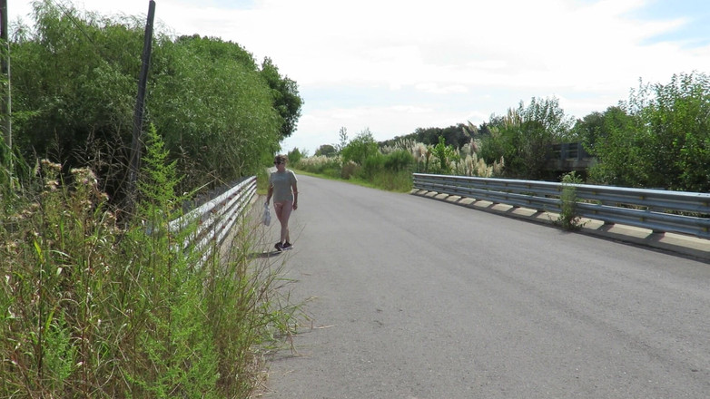 Milfcamsex: Patricia pe podul de peste drum