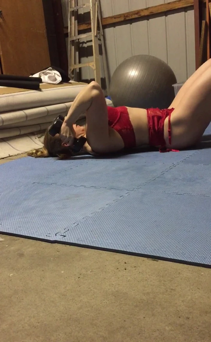 Michellexm: Todays Workout Chest Fly and Triceps