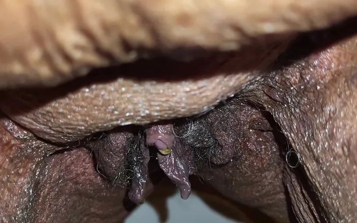 Chuck and Rob Doe: Piss &amp; Wipe Pussy with My Dirty Panties