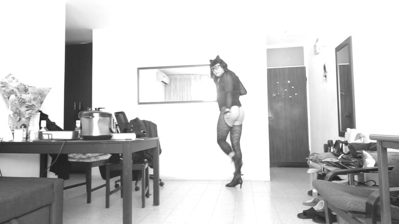 Voyager: Oyunbaz bir kedi yavrusu ve sapık bir orospu bir arada.