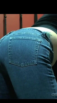 Ignorando você .... minha bunda em jeans clipe completo