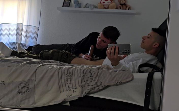 boyzxy212: Aralarında sadece hızlı bir eşcinsel oral seks