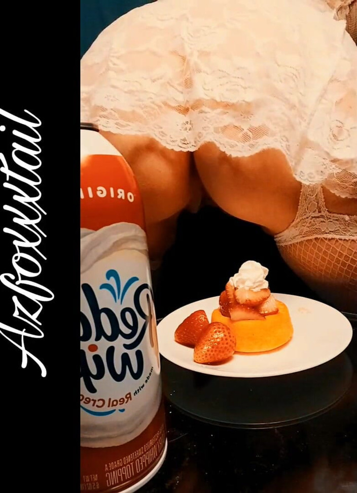 AzFoxxxTailPhelicia: Pantat kue ulang tahun