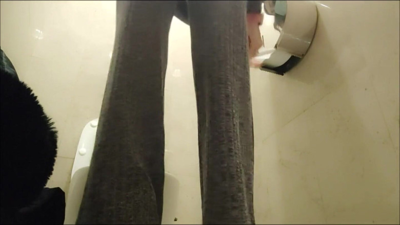 savannahamatoriale: Sexy common toilet