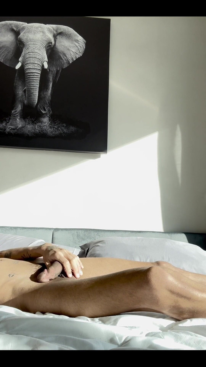 arabeputo: Je suis venu bronzer, l’été est arrivé ici en Europe