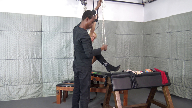 Mega extrem: Představujeme novou přítelkyni do bondage místnosti