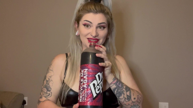 EeveeXo: Söt goth flicka kan inte sluta burping under vlog