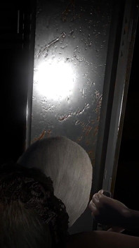 Une cougar à forte poitrine se fait baiser dans les vestiaires