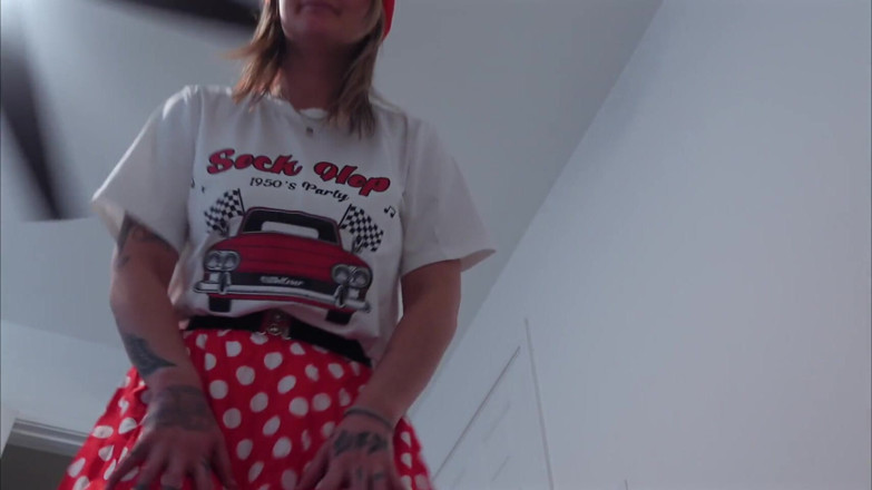 Kink in Time: Peyton’s Sultry 50s Giantess Fantasy 4K POV de petits frissons vous attendent !