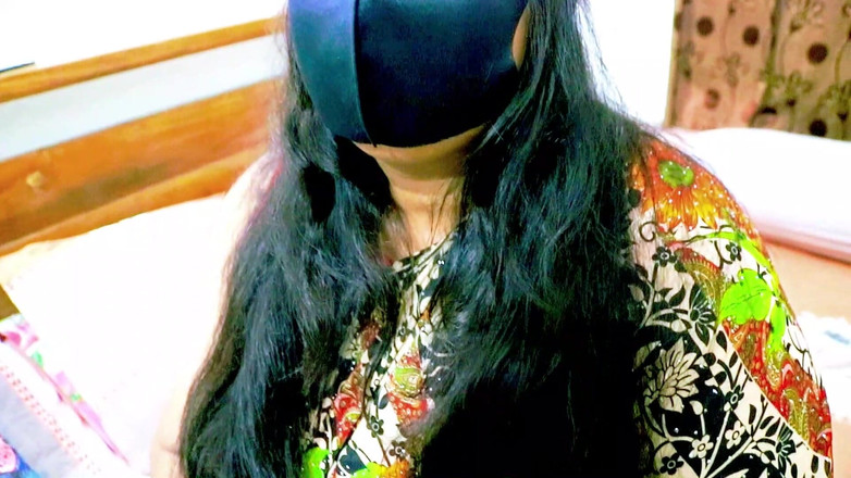 Morjenabb: Güzel Hintli üvey erkek kardeş ve aldatan üvey kız kardeş seks, gerçek 18+...