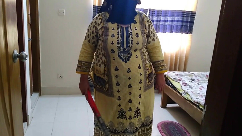 Aria Mia: Bürochef fickte ein arabisches muslimisches zimmermädchen, als sie sauber war!