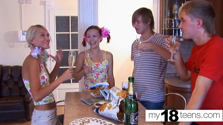 My 18 Teens: My18teens - skupinový sex dva páry - sperma v ústech