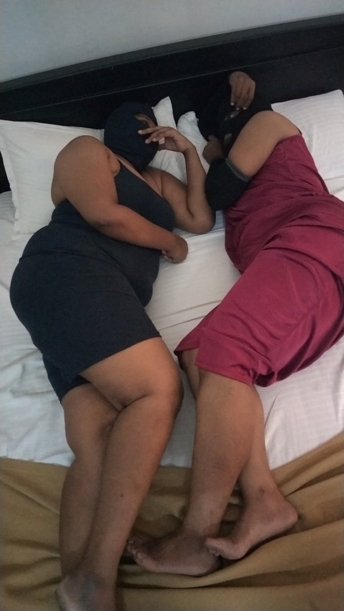 Tamil lesbian: Лесбиянки стреляют - подготовка