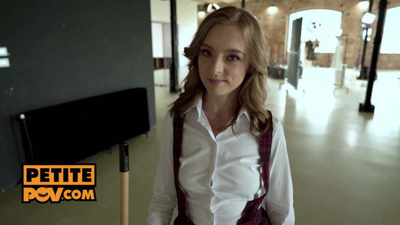 Petite POV: Petite cum hungriga ryska Lily Ray älskar att vara otrogen