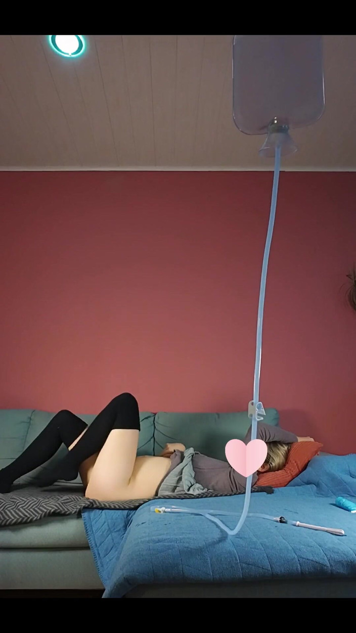Lilux69: Encore un lavement