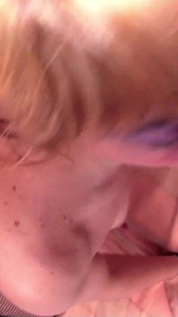 MAMĂ SEXY Martina surprinsă masturbându-se și futută în cur