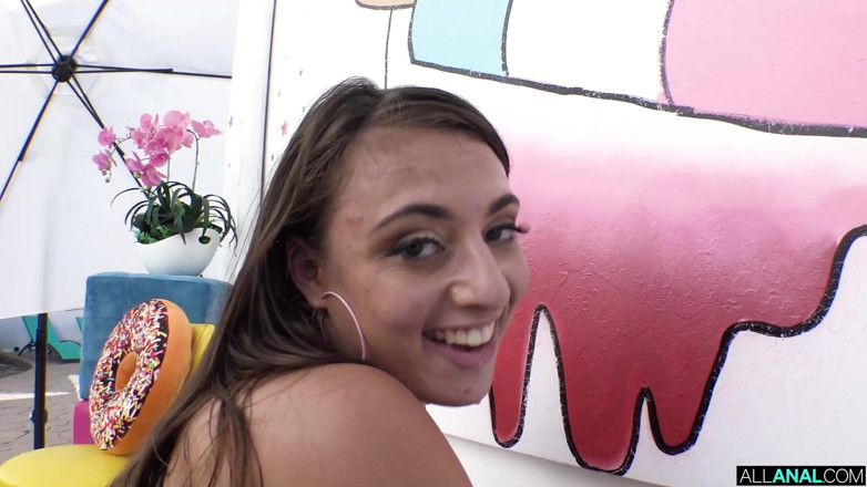 All Anal: Gia's uttagsautomat Play Date med Sera