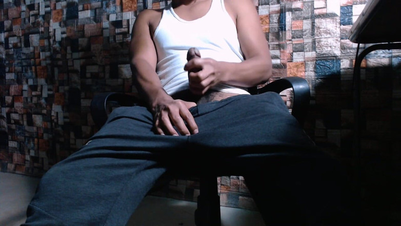 Hornyboy2058: Solo mężczyzna w stroju atletycznym Osiągając orgazm