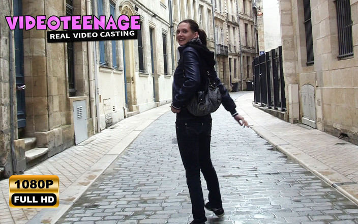 Videoteenage: सुंदर 18 वर्षीय लोला एक नई पोर्न कास्टिंग के लिए जाती है