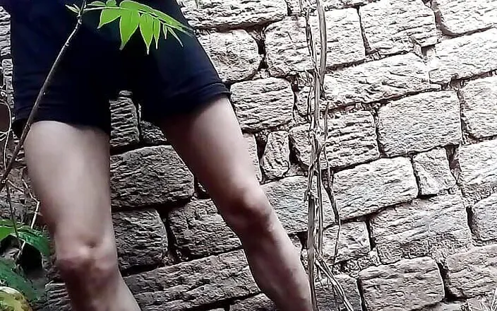 Gangbang straight: Outdoor Piss and Play