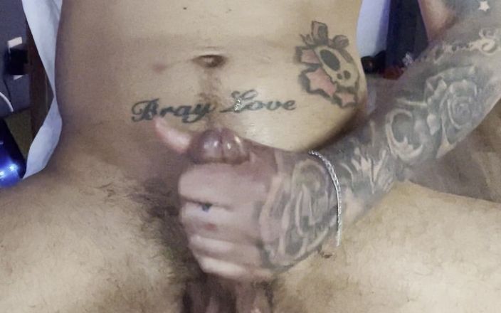 Bray Love: 椅子に座るブレイラブナッティング