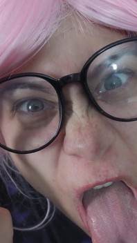 Mijn stiefzus maakt domme gezichten en Ahegao-gezichten