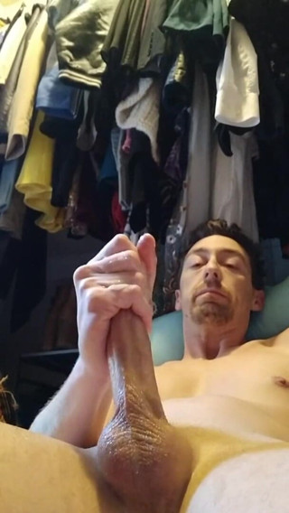 Big Daddy Dommmm: Dolabımın mahremiyetinde boşalma seansı. Neredeyse yakalanıyordum - vegaslife486