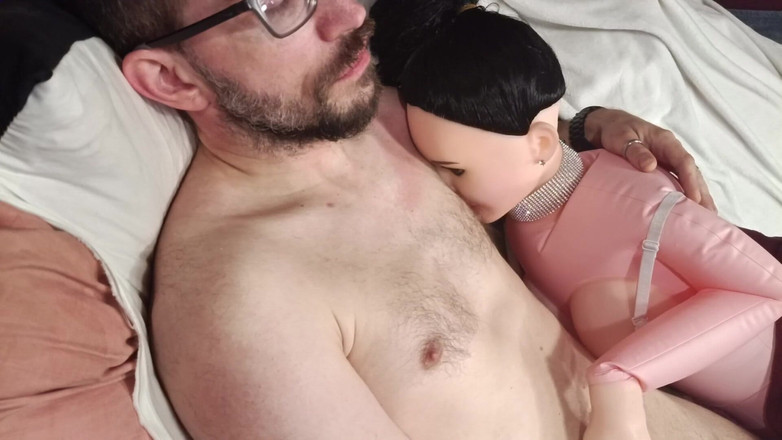 kickerscooter: 用娃娃自慰