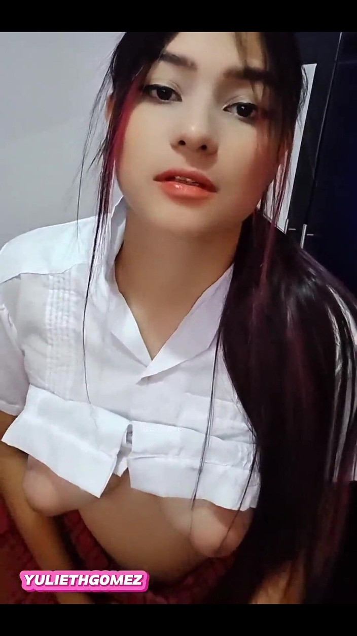 Yulieth Gomez: 의붓아버지에게 큰 오럴을 주는 포르노 배우(리얼 홈메이드)