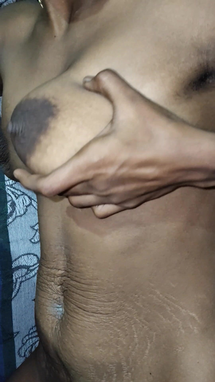 X videos: Soție care se joacă cu sânii