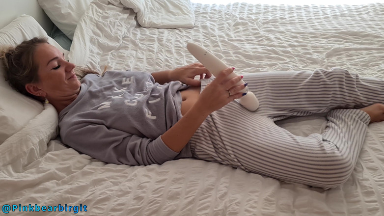 Pinkbearbirgit: Milf con varita mágica