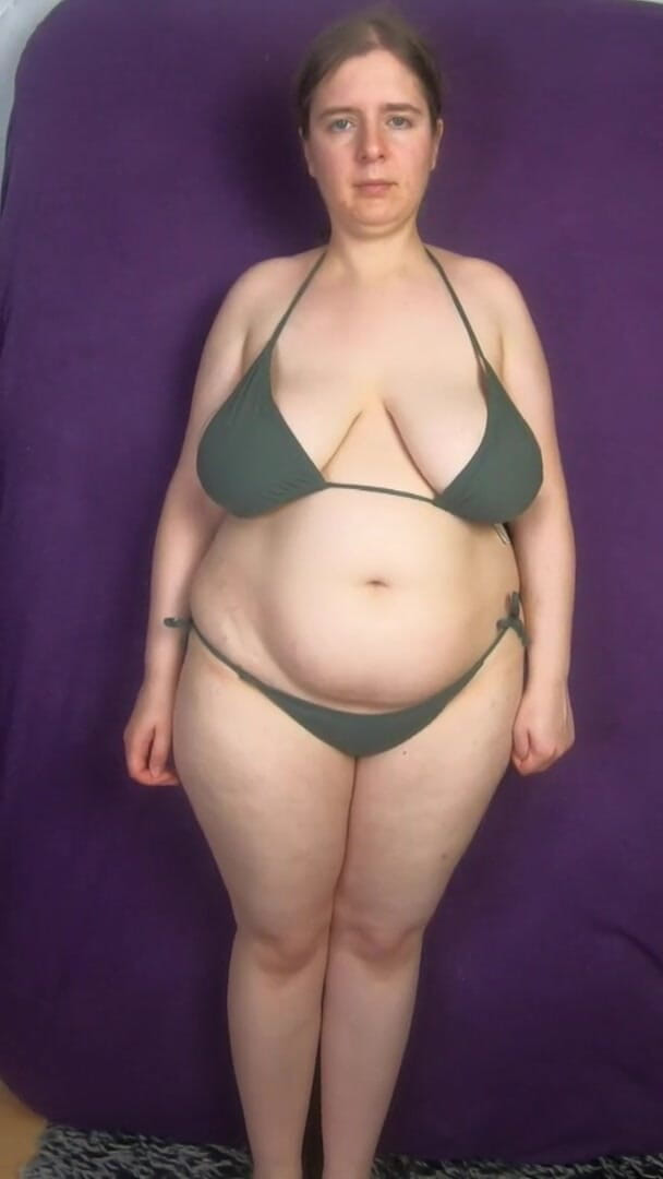 Lingerie Review: 比基尼对我来说太小了