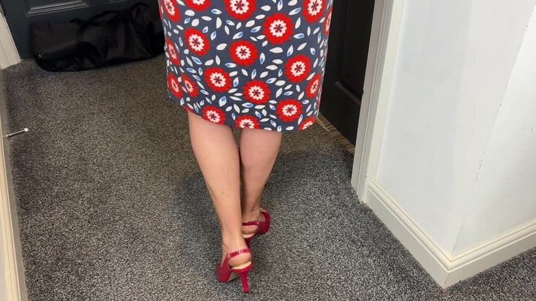 Aunty Sandra vintage girdle queen: Vgq27 Tetička Sandra Se Svléká Po Noci Venku