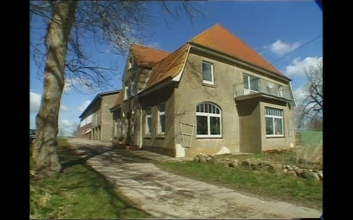 Bizzarre World: Sclave curve retro futute de bărbați legați la ochi cu...