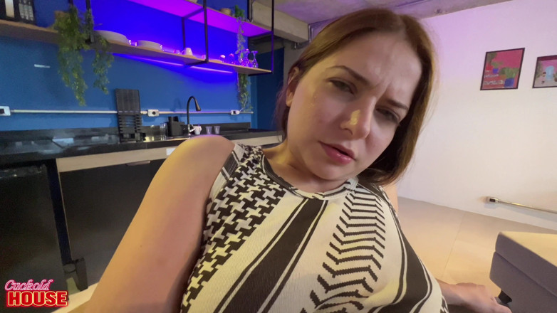 CuckoldHouse: Si rambut merah nakal dikongkek pantatnya oleh zakar hitam besar...