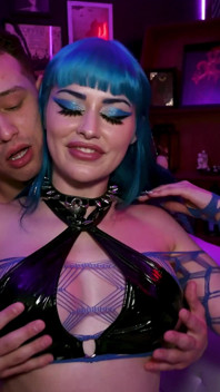 Jewelz blu kann es kaum erwarten, vollgespritzt zu werden
