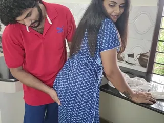 Cocina nighty romance con sexo por vaishnavy y sharun raj, mallu pareja nighty sex, cocina sexo romance, mallu sexo en la cocina