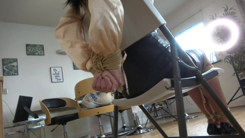 Latina Fetish: 밀라 비서의 관능적인 서프라이즈: 쪼이는 밧줄, 겹쳐진 개그, 묶인 쾌락!