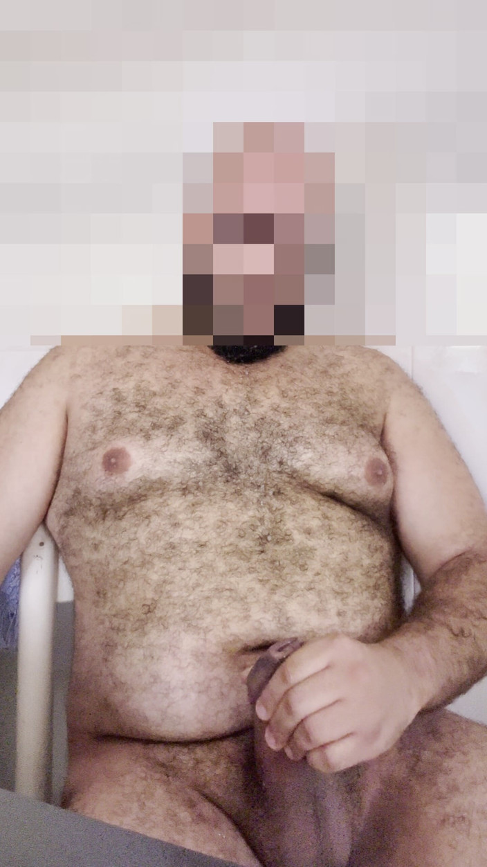 FurryCubster: Napalony niedźwiedź cub szarpie gruby nieoszlifowy kutas i strzela ogromny ładunek