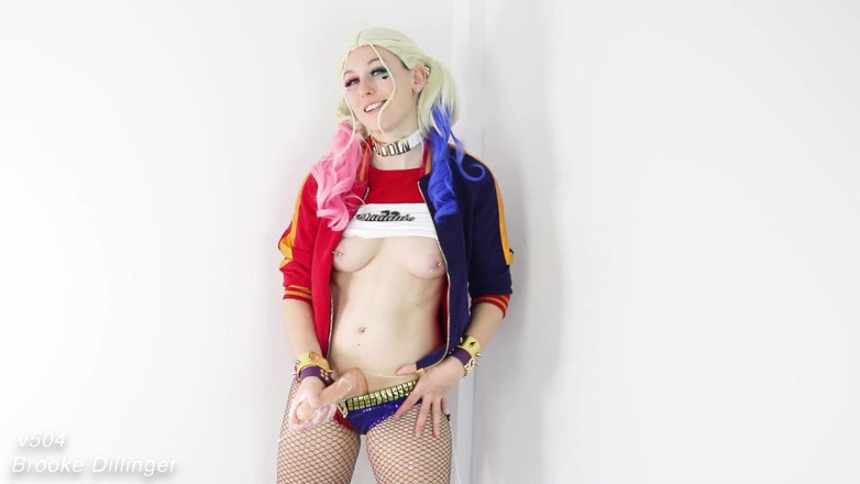 Brooke Dillinger: Futa Harley Quinn streelt haar pik