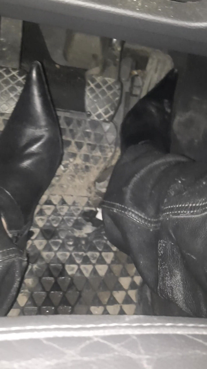 SinDee: 脚踏泵靴