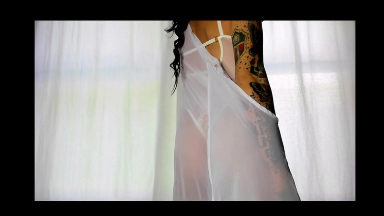 Miss Morticia: Angelical mente follada