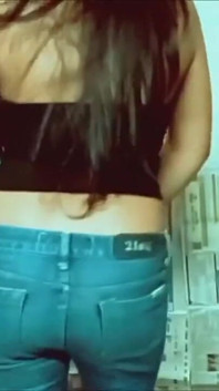 Awek India panas Ritu Sharma berkongkek dengan tarian tetek besar muslim dan desi tegar, nikmati