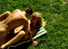 Teens Get it Hard: Nadržená blonďatá teenagerka má ošukanou kundičku před výstřikem na obličej